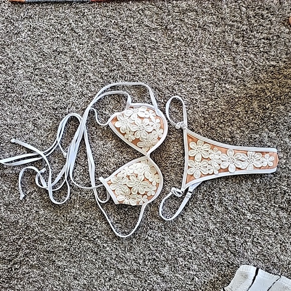 STUNNING NEW LACE/CROCHET TRANSPARENT STRING BIKINI - Picture 3 of 9